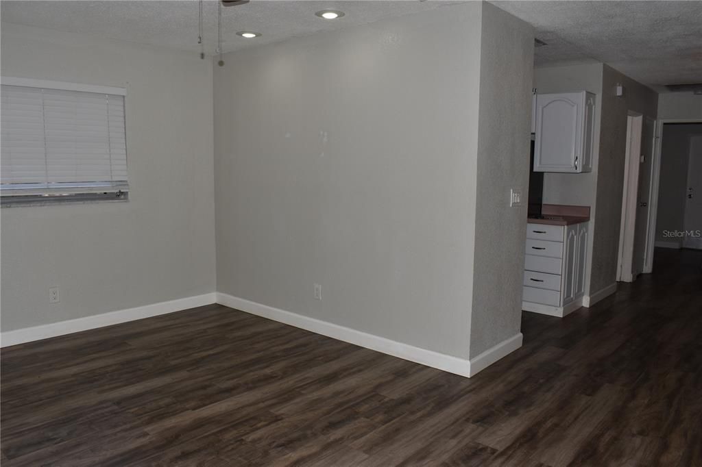 For Rent: $1,850 (2 beds, 1 baths, 932 Square Feet)