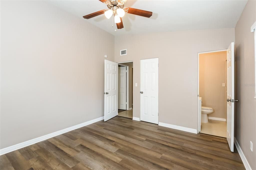For Sale: $379,900 (3 beds, 2 baths, 1238 Square Feet)