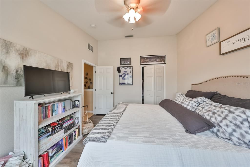 For Sale: $257,000 (2 beds, 2 baths, 1297 Square Feet)