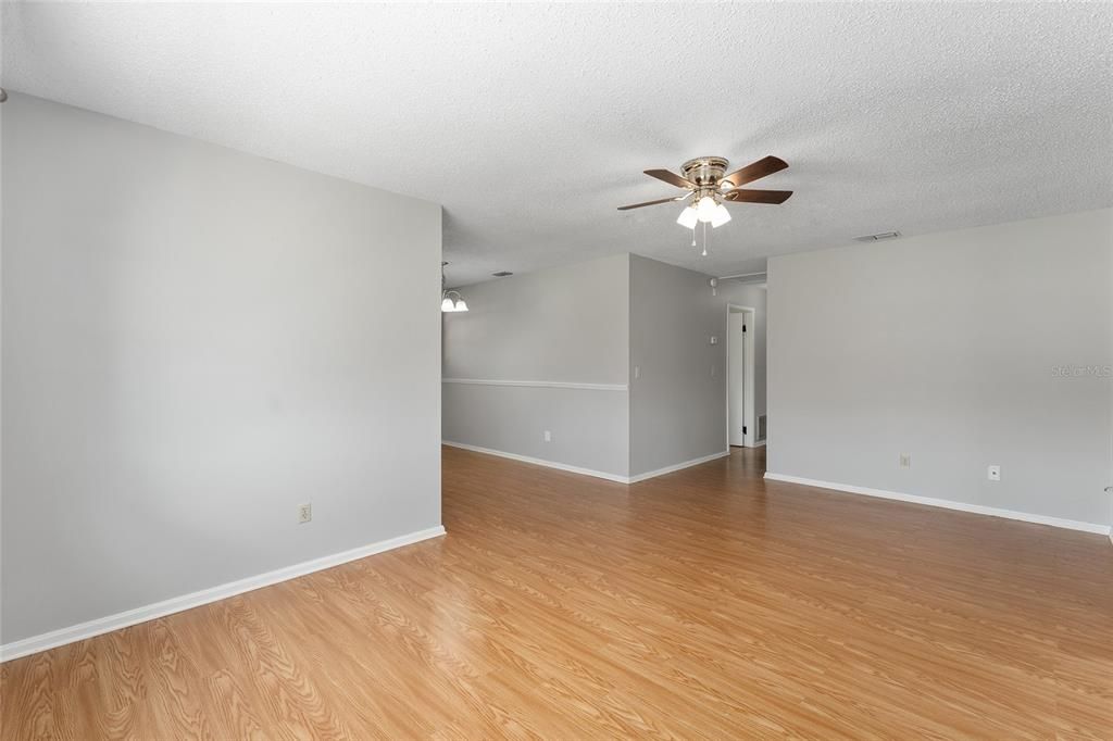 For Sale: $155,000 (2 beds, 1 baths, 960 Square Feet)