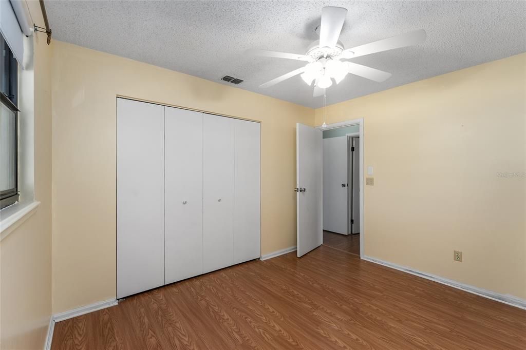 For Sale: $155,000 (2 beds, 1 baths, 960 Square Feet)