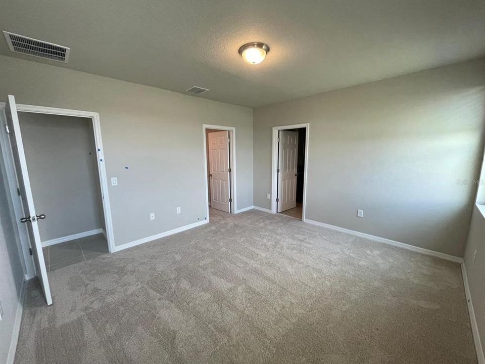 For Rent: $2,400 (3 beds, 2 baths, 1734 Square Feet)
