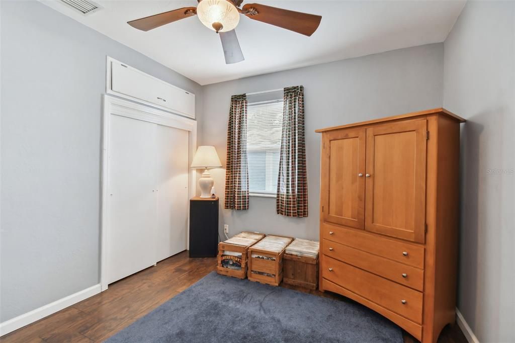 For Sale: $295,000 (2 beds, 1 baths, 692 Square Feet)