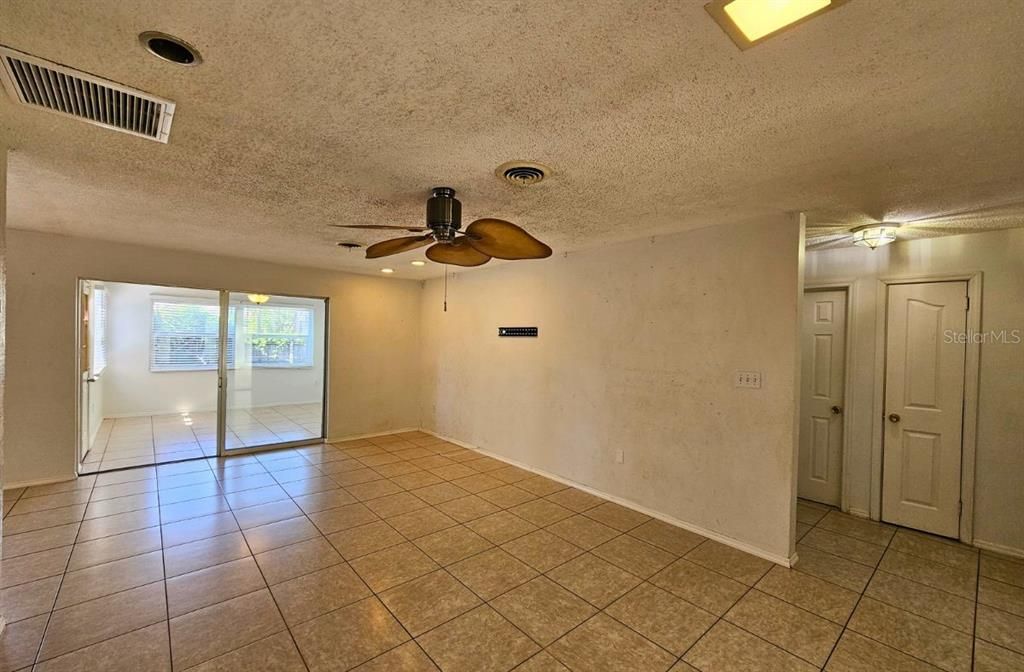 For Rent: $1,600 (3 beds, 2 baths, 1296 Square Feet)