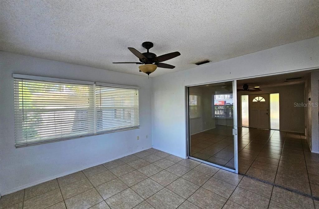 For Rent: $1,550 (3 beds, 2 baths, 1296 Square Feet)