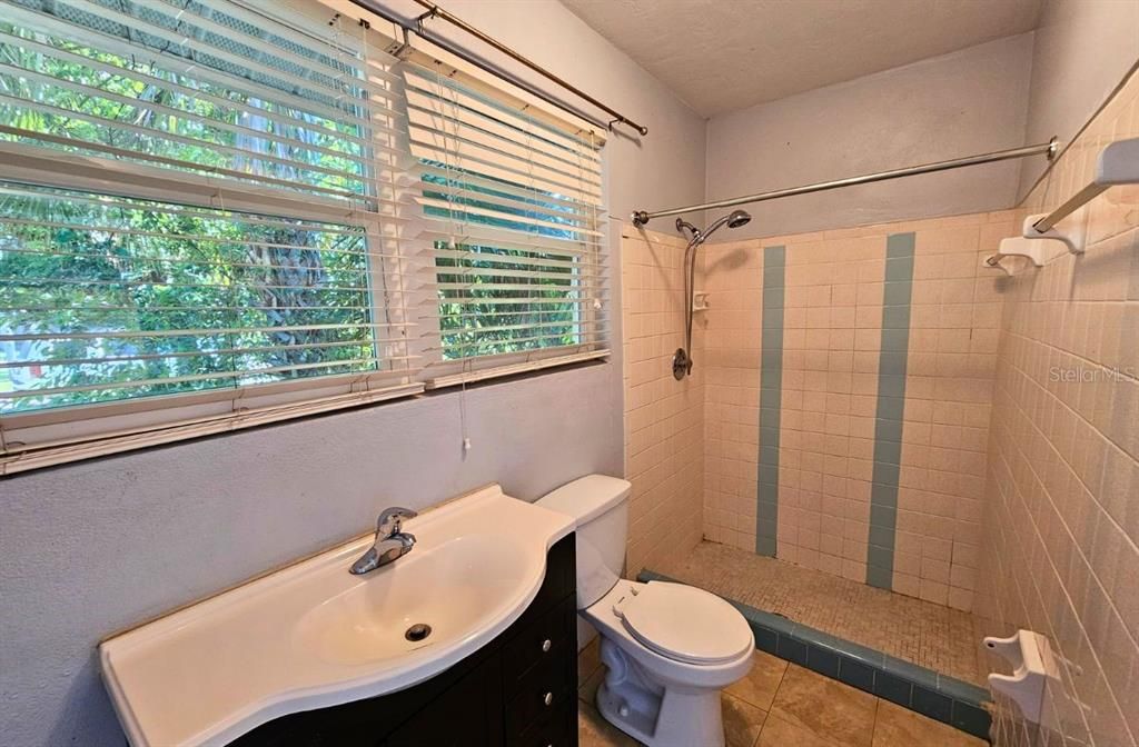 出租: $1,550 (3 贝兹, 2 浴室, 1296 平方英尺)