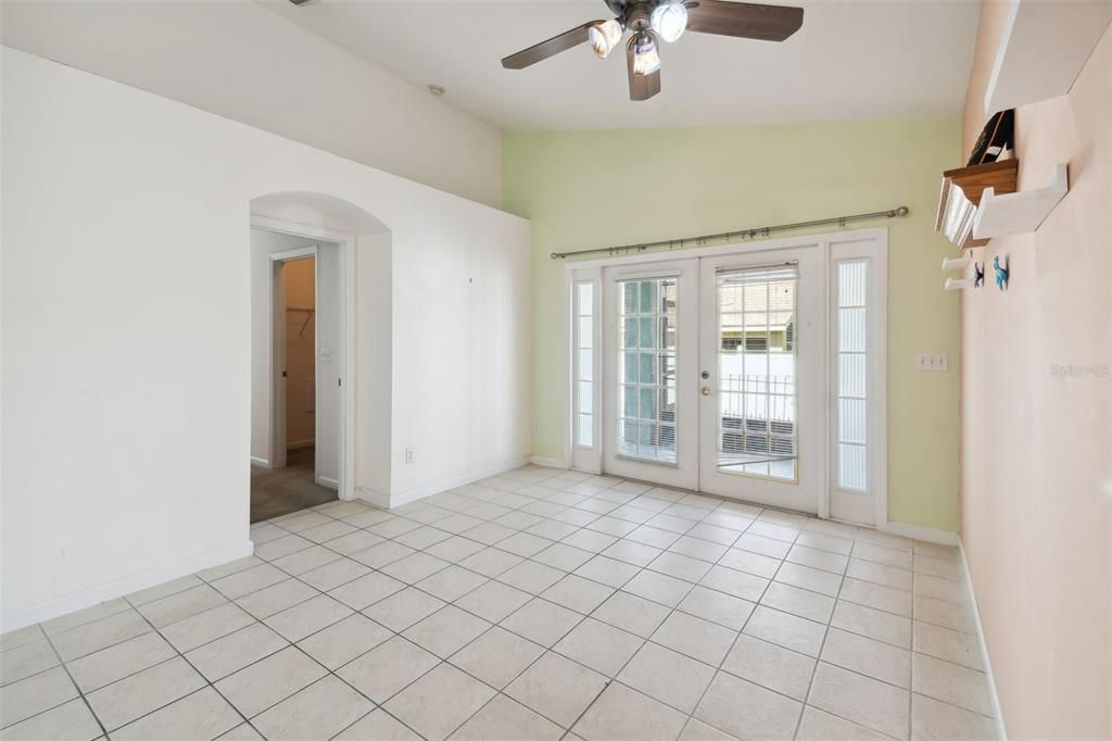 For Sale: $400,000 (4 beds, 2 baths, 1920 Square Feet)