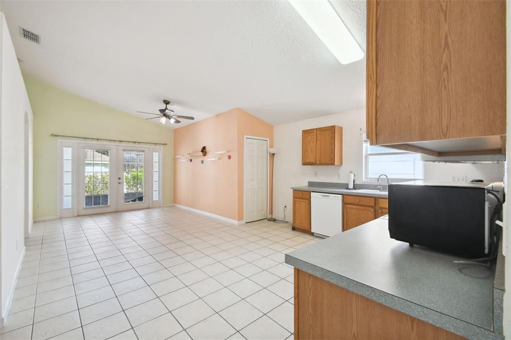 For Sale: $400,000 (4 beds, 2 baths, 1920 Square Feet)