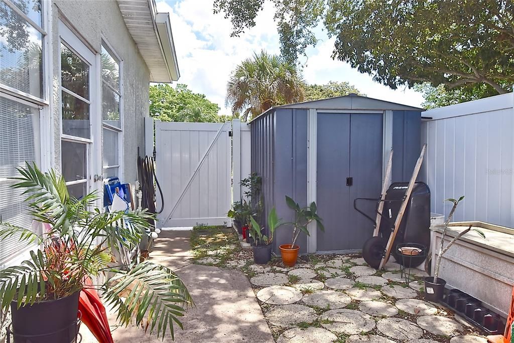 Outdoor Shed/Side yard - 413 Tihami Rd, Venice, FL 34293