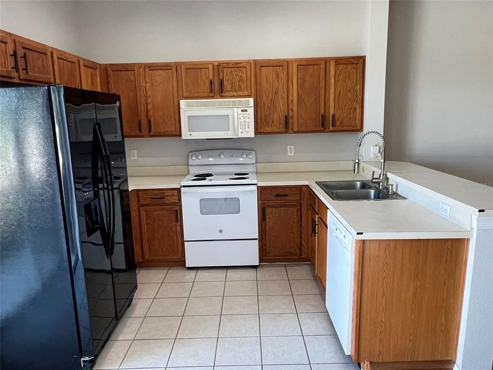 For Rent: $1,975 (2 beds, 2 baths, 1216 Square Feet)