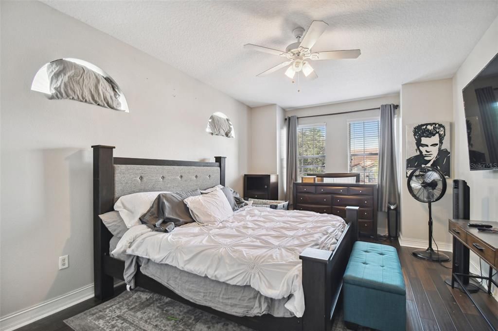 Active With Contract: $3,300 (3 beds, 2 baths, 2673 Square Feet)