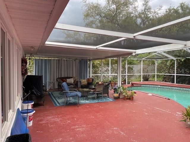 very large screened pool/patio