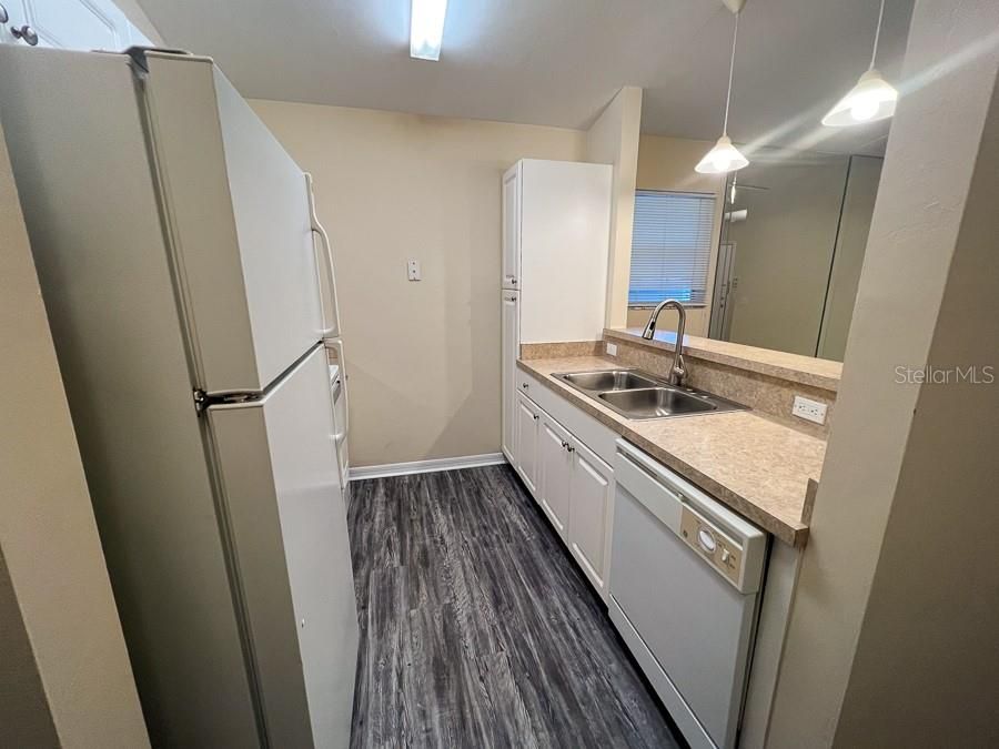 For Rent: $1,225 (2 beds, 2 baths, 791 Square Feet)