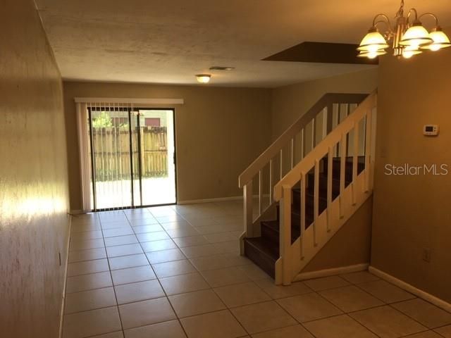 For Rent: $1,295 (2 beds, 1 baths, 1046 Square Feet)