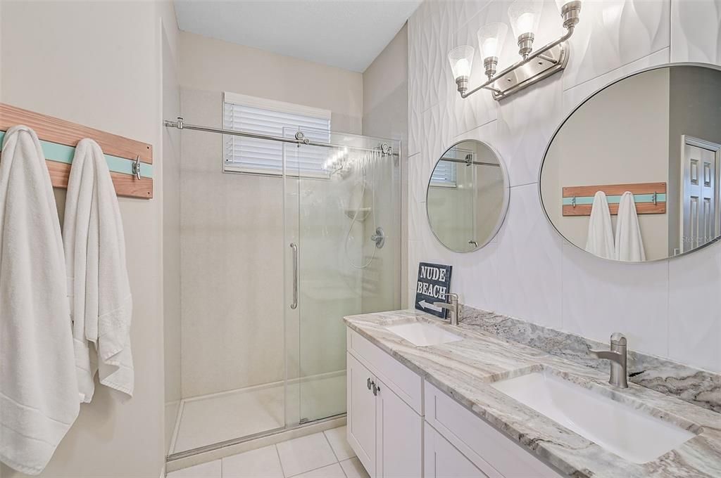 En-suite Bath with double vanity