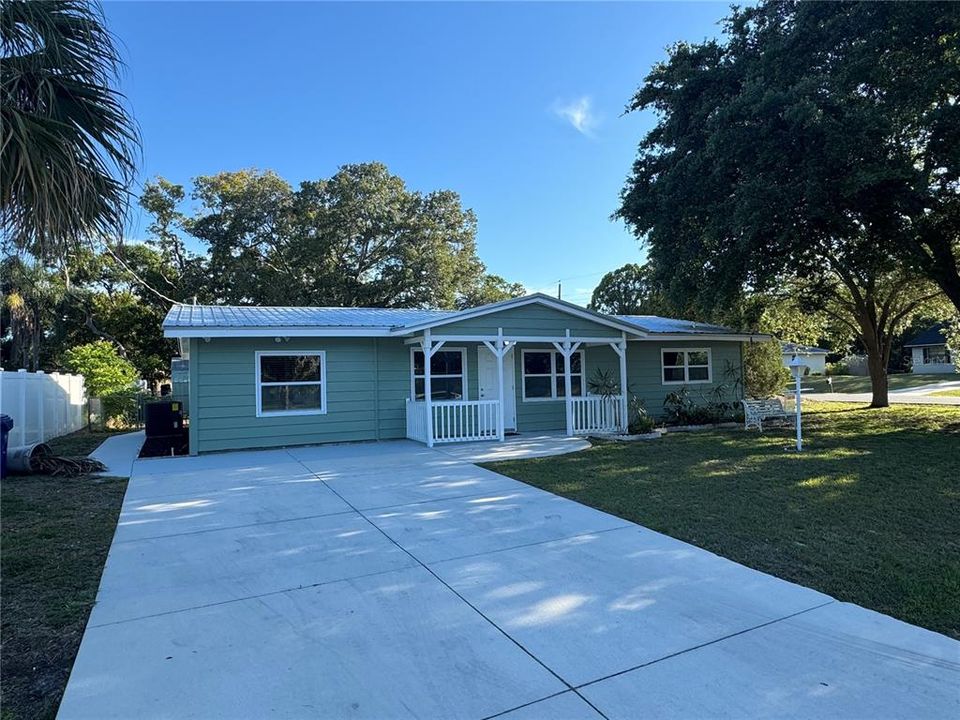 For Sale: $575,000 (3 beds, 2 baths, 1400 Square Feet)