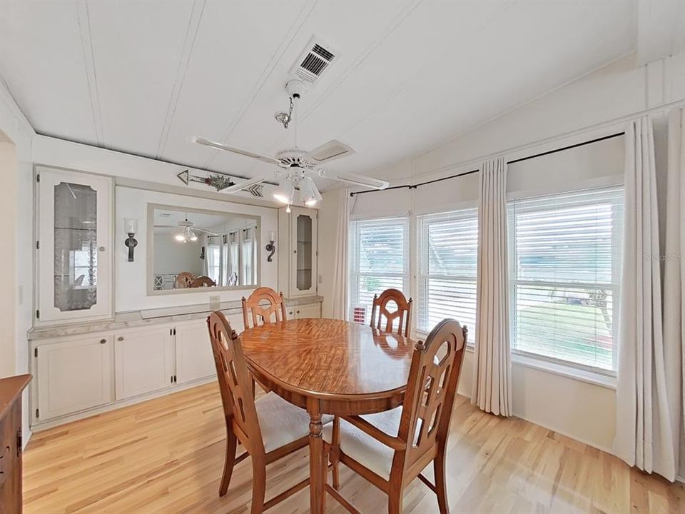 For Sale: $193,000 (2 beds, 2 baths, 1144 Square Feet)