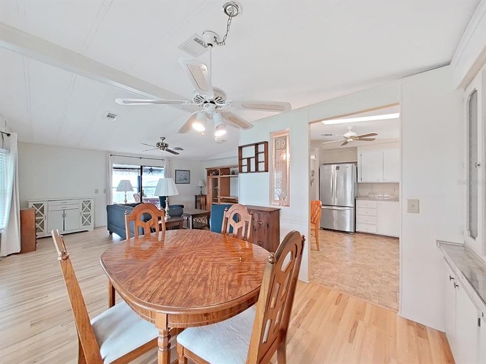 For Sale: $193,000 (2 beds, 2 baths, 1144 Square Feet)