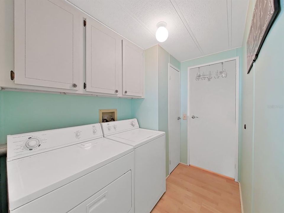 Active With Contract: $193,000 (2 beds, 2 baths, 1144 Square Feet)