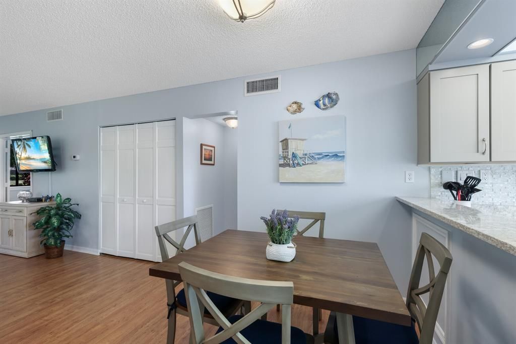 Active With Contract: $259,900 (2 beds, 2 baths, 1024 Square Feet)