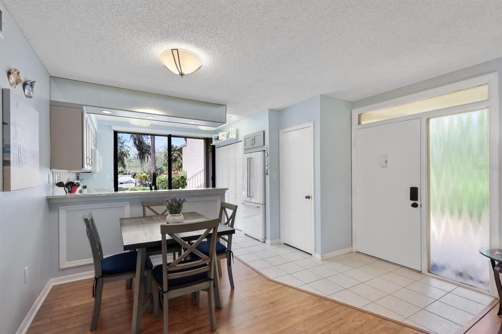 Active With Contract: $259,900 (2 beds, 2 baths, 1024 Square Feet)
