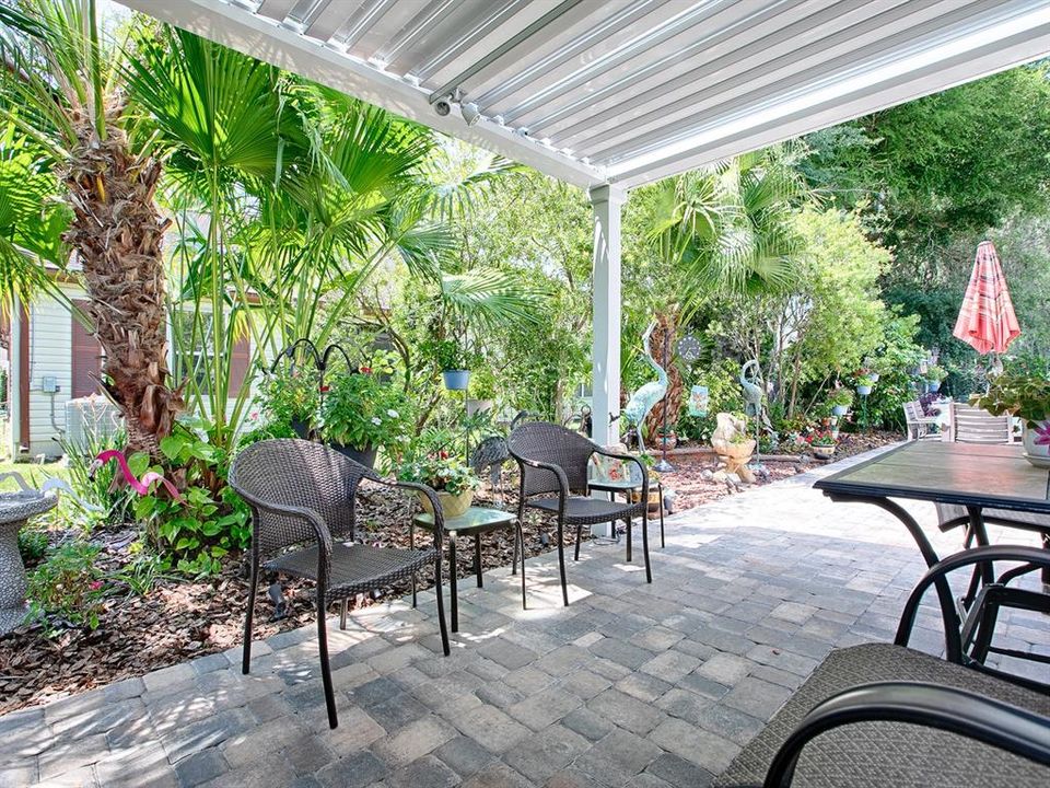 A GREAT PERGOLA FOR SHADE.