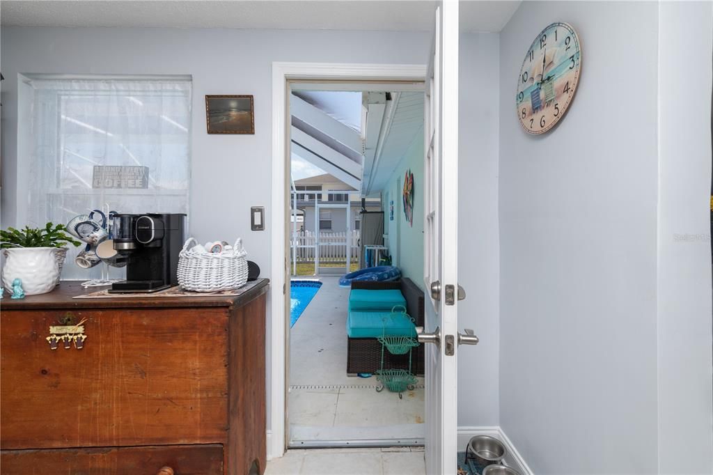 For Sale: $444,000 (2 beds, 1 baths, 1094 Square Feet)