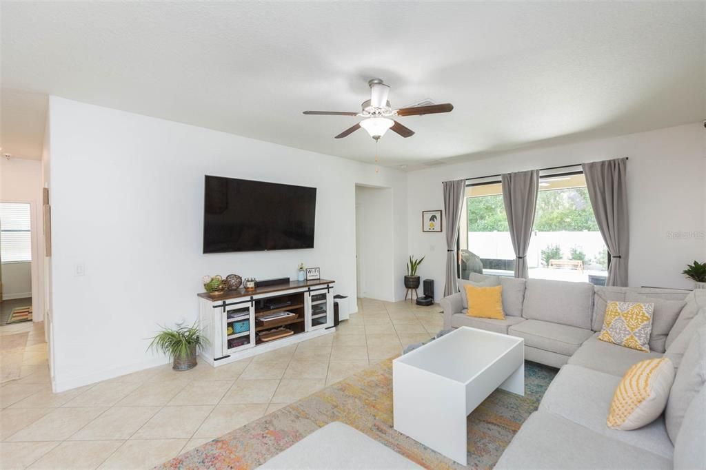 Active With Contract: $419,900 (3 beds, 2 baths, 1957 Square Feet)