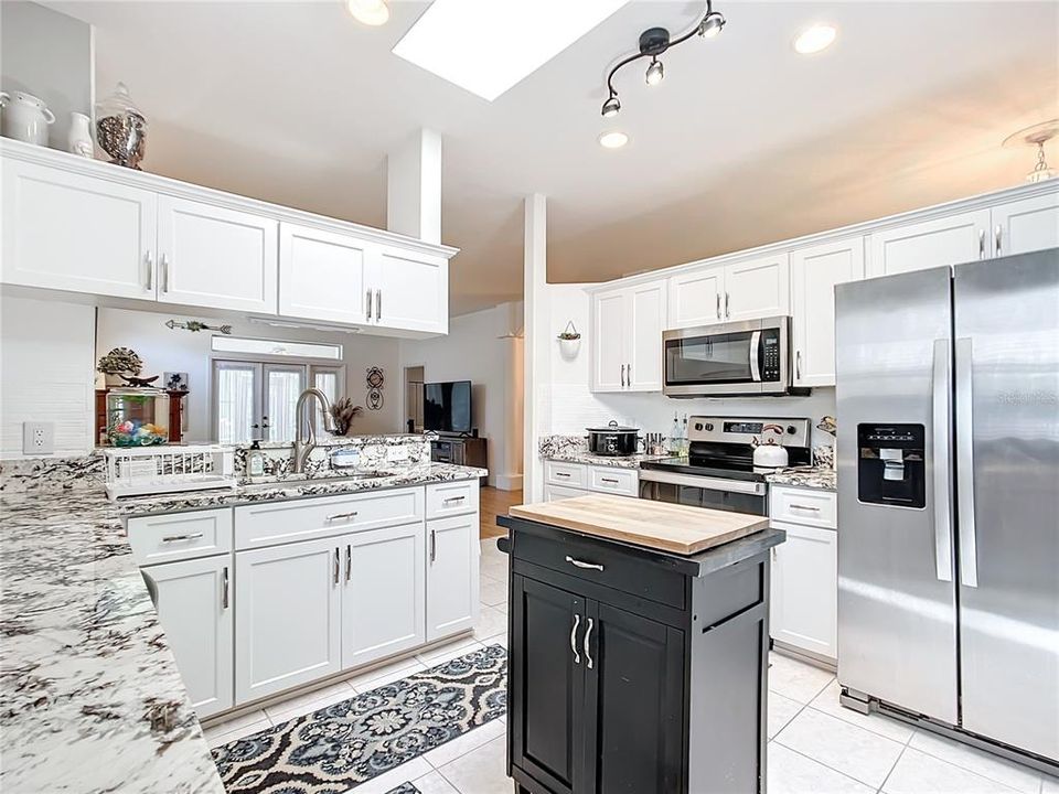 For Sale: $295,000 (2 beds, 2 baths, 1633 Square Feet)