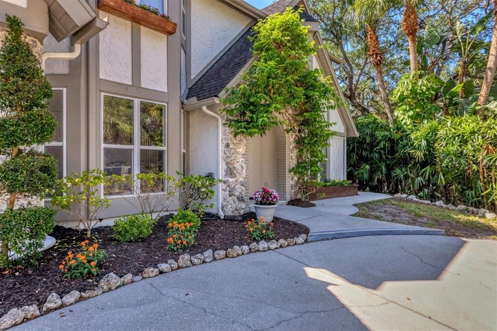 Active With Contract: $850,000 (4 beds, 3 baths, 2669 Square Feet)
