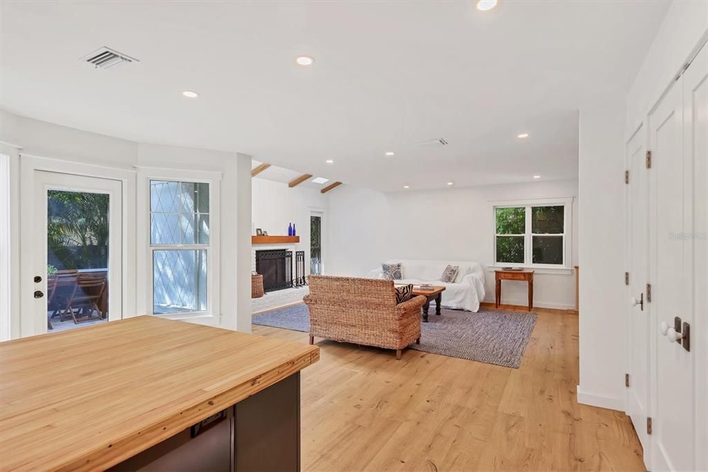 Active With Contract: $850,000 (4 beds, 3 baths, 2669 Square Feet)