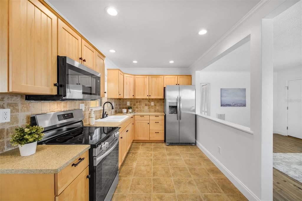 For Sale: $629,000 (2 beds, 1 baths, 1127 Square Feet)