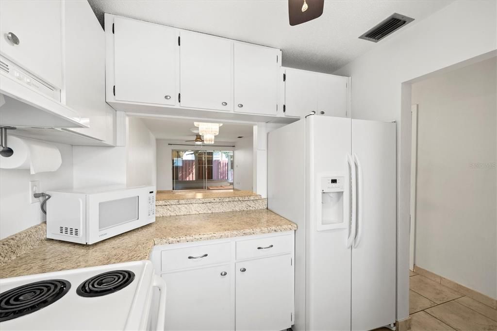 Active With Contract: $1,850 (2 beds, 2 baths, 874 Square Feet)