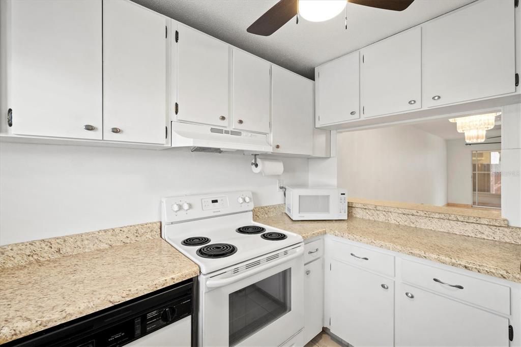 Active With Contract: $1,850 (2 beds, 2 baths, 874 Square Feet)