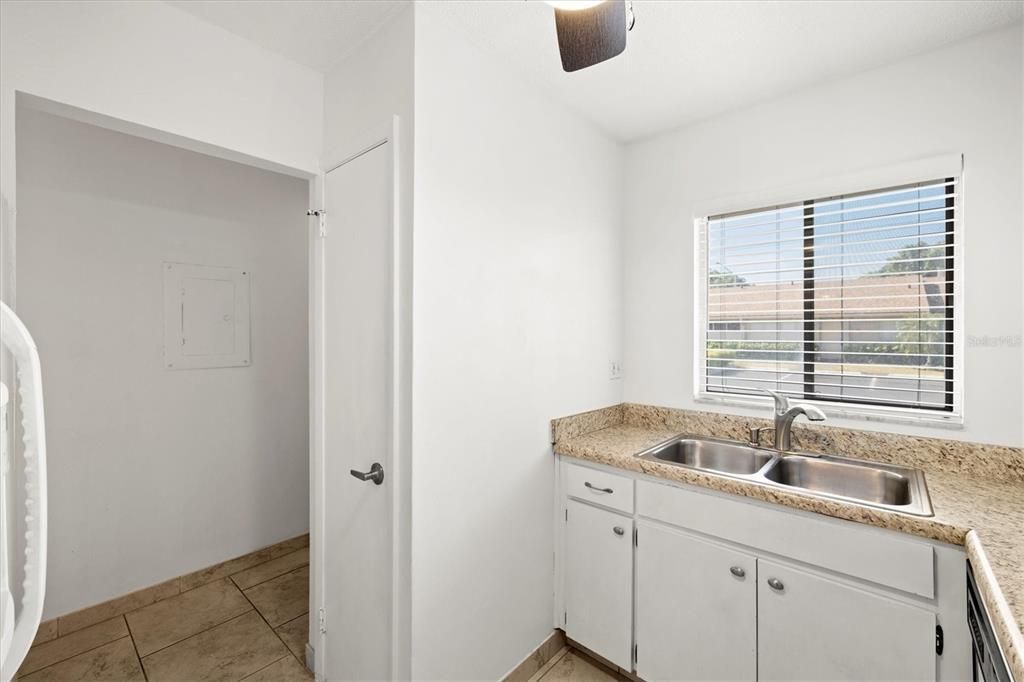 Active With Contract: $1,850 (2 beds, 2 baths, 874 Square Feet)