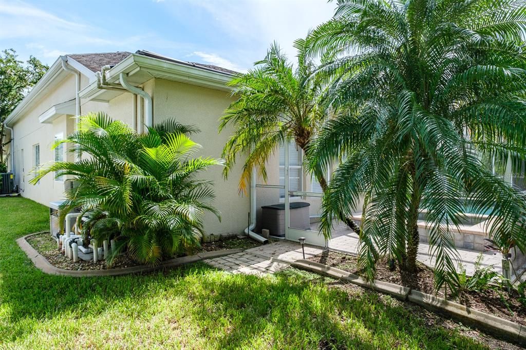 For Sale: $779,900 (4 beds, 2 baths, 2742 Square Feet)