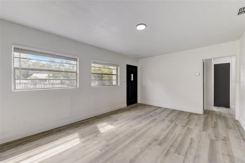 For Sale: $340,000 (2 beds, 1 baths, 782 Square Feet)