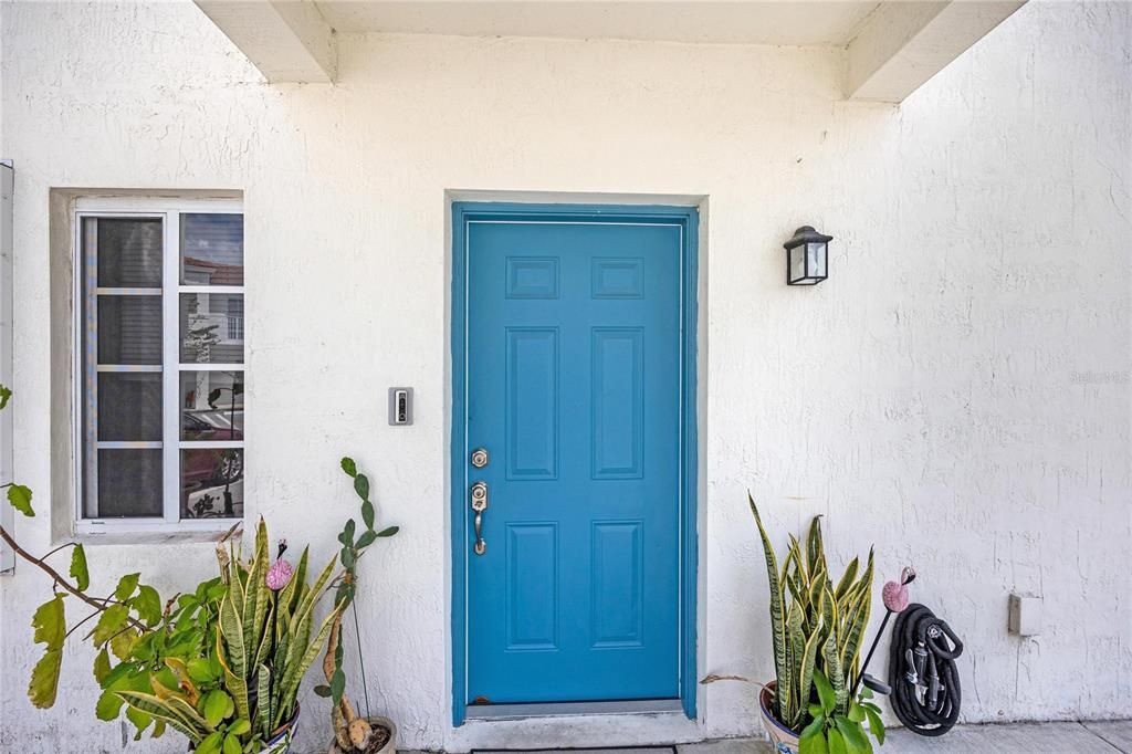 Active With Contract: $335,000 (3 beds, 2 baths, 1276 Square Feet)