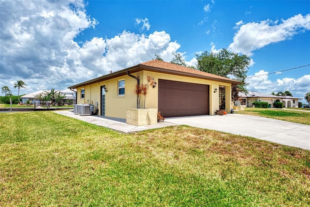 For Sale: $649,800 (2 beds, 2 baths, 1740 Square Feet)