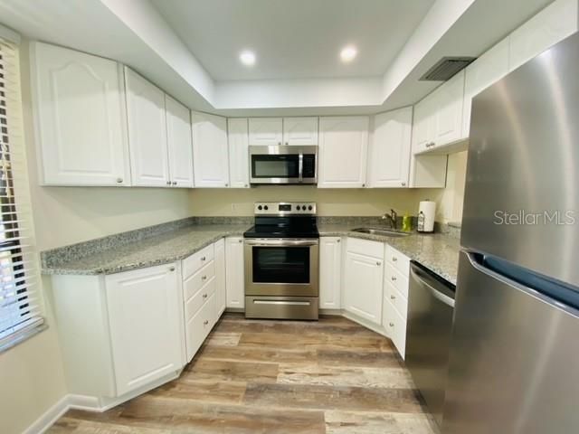 Active With Contract: $1,695 (1 beds, 1 baths, 810 Square Feet)
