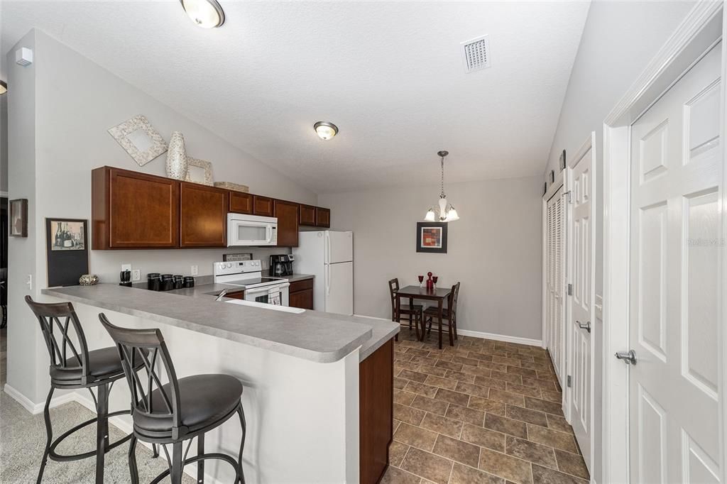For Sale: $318,000 (2 beds, 2 baths, 1156 Square Feet)