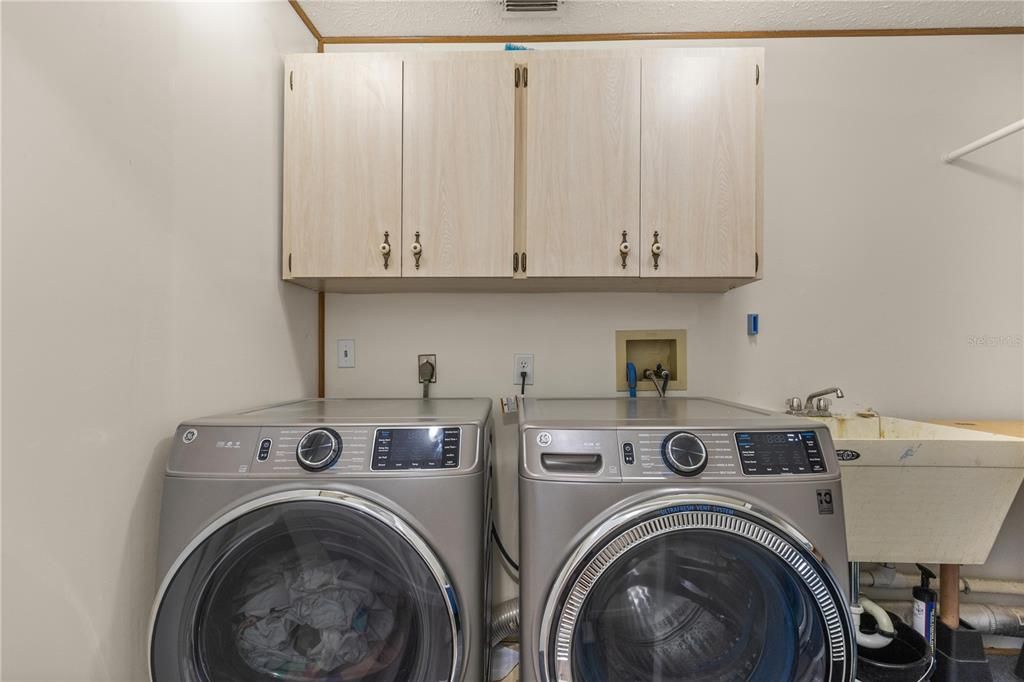 Laundry Room with Folding Table & Laundry Sink