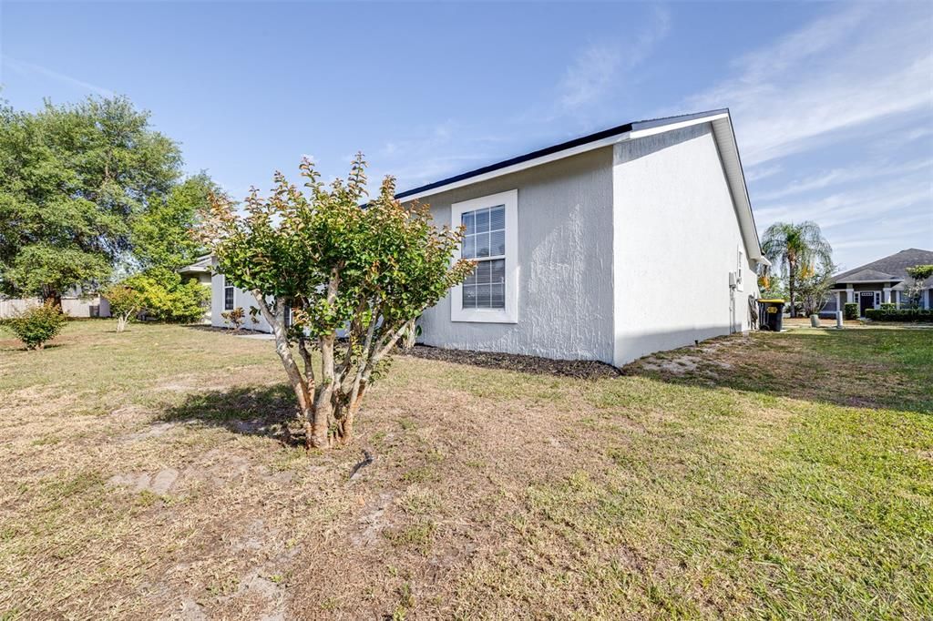 For Sale: $285,000 (3 beds, 2 baths, 1370 Square Feet)