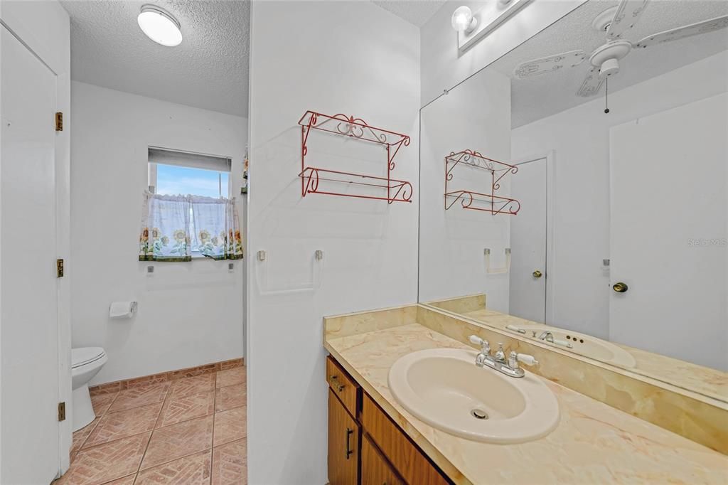 For Sale: $299,000 (2 beds, 1 baths, 1026 Square Feet)