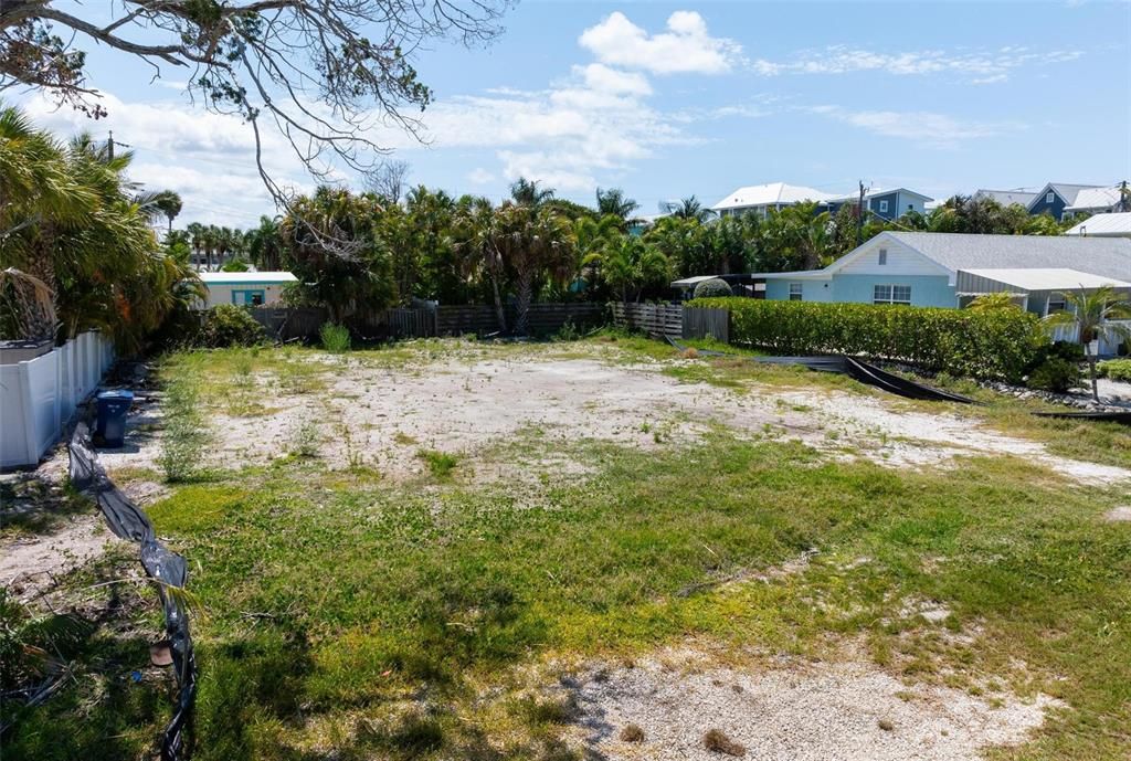 7,500 square foot vacant and buildable lot