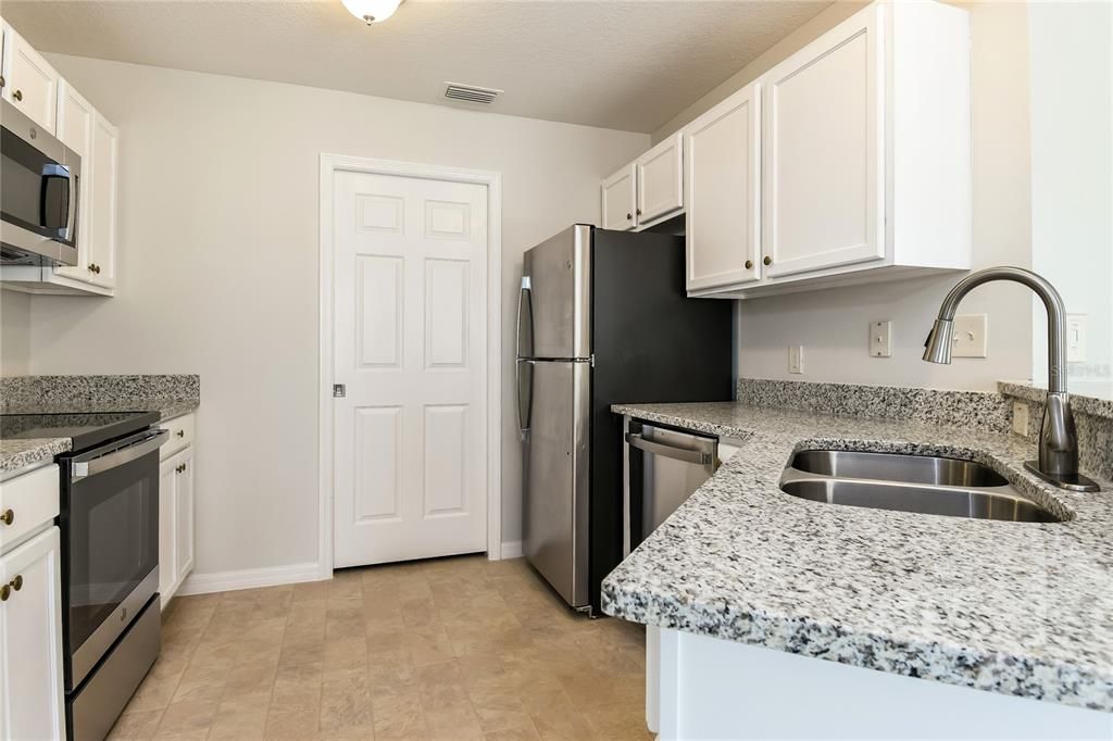For Sale: $345,000 (2 beds, 2 baths, 1188 Square Feet)