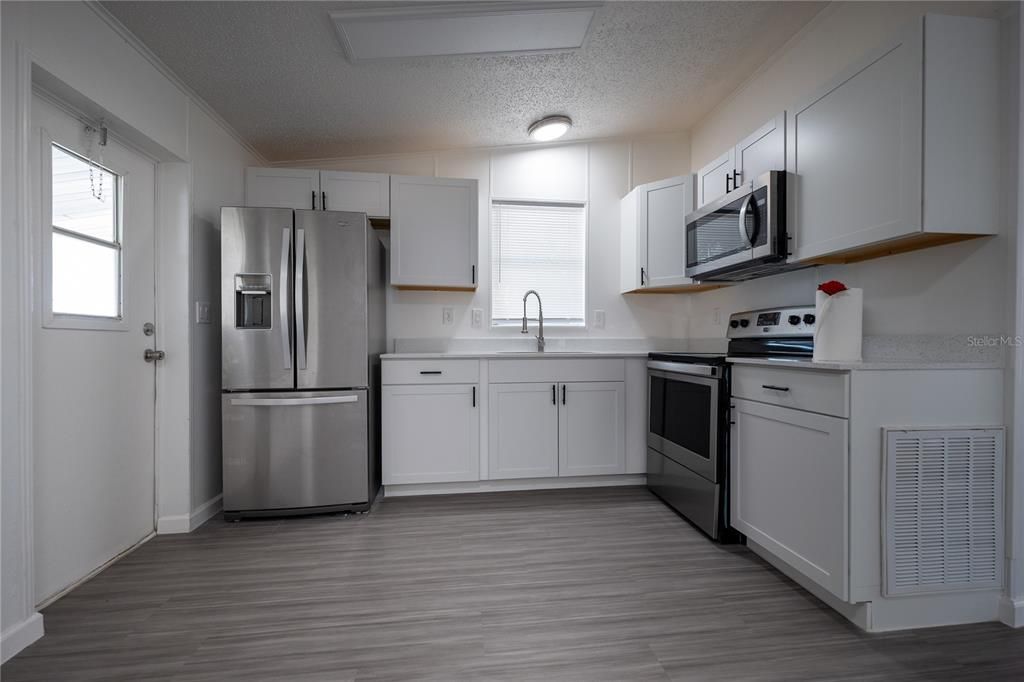 Active With Contract: $157,000 (2 beds, 2 baths, 840 Square Feet)