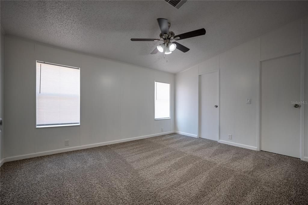 Active With Contract: $157,000 (2 beds, 2 baths, 840 Square Feet)