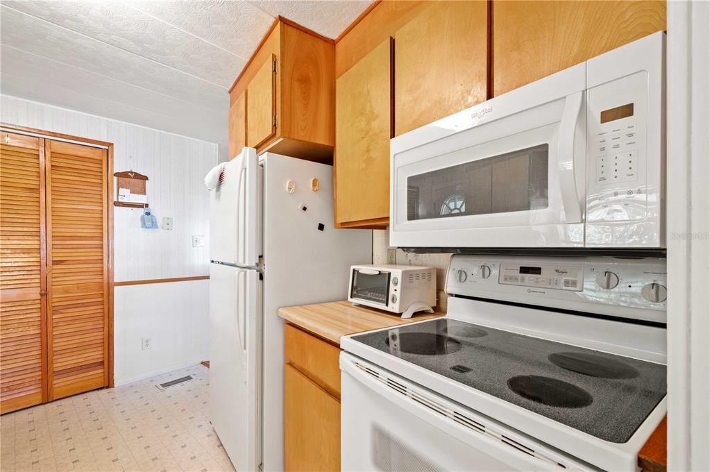 For Sale: $120,000 (2 beds, 2 baths, 960 Square Feet)