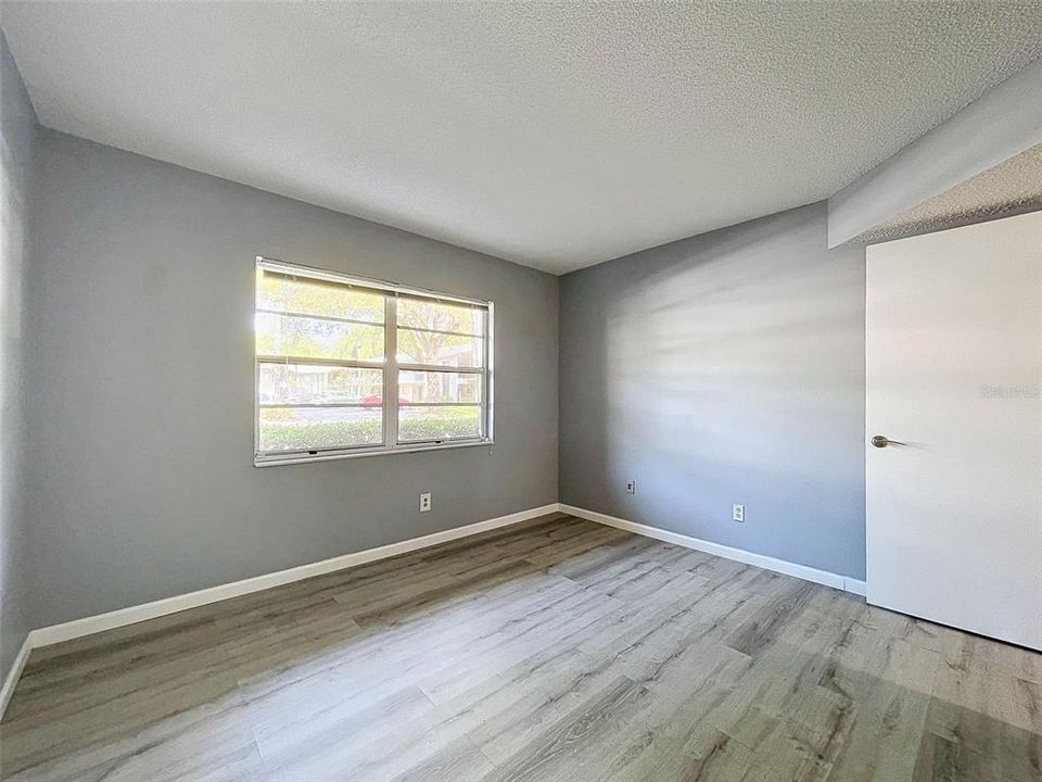For Sale: $239,900 (2 beds, 2 baths, 940 Square Feet)